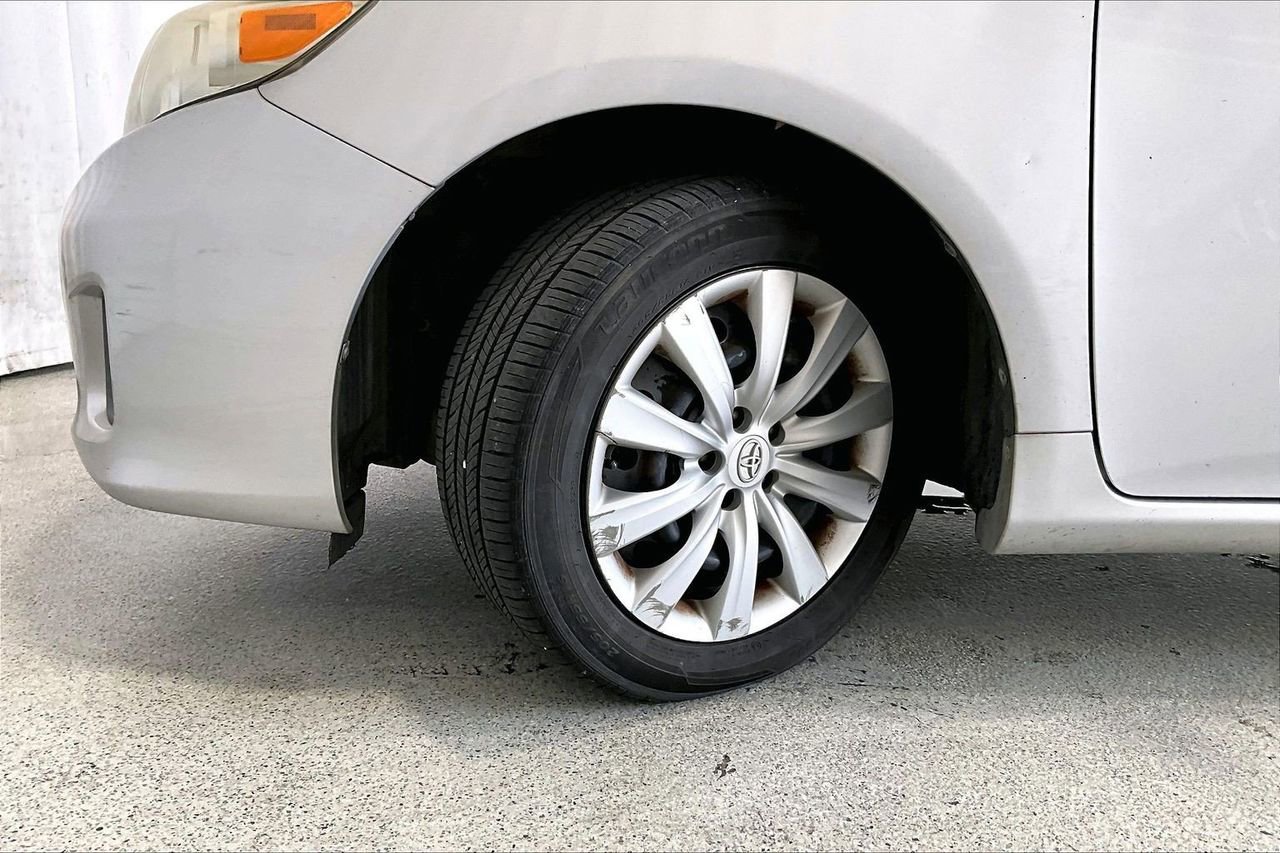 Used 2012 Toyota Corolla LE FWD image 20