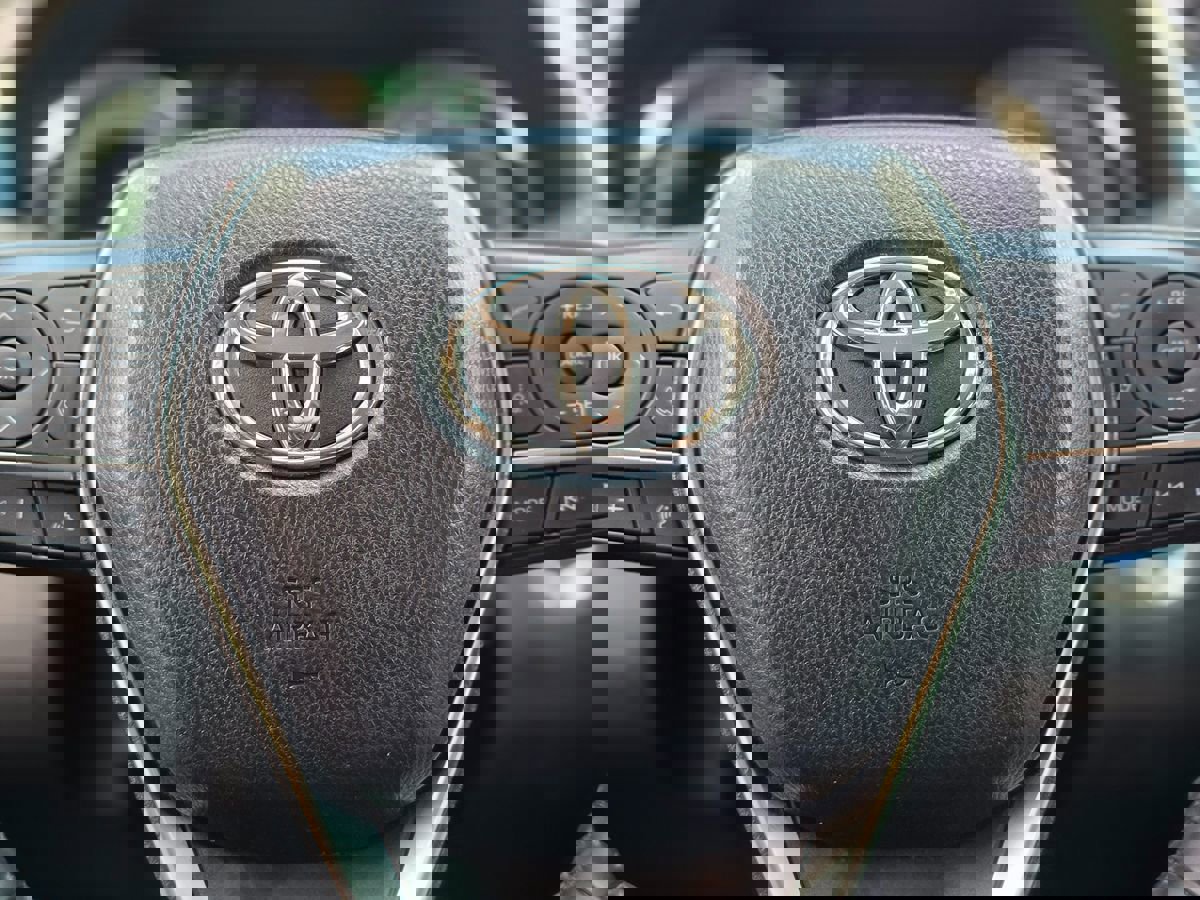 Used 2018 Toyota Camry XLE image 31