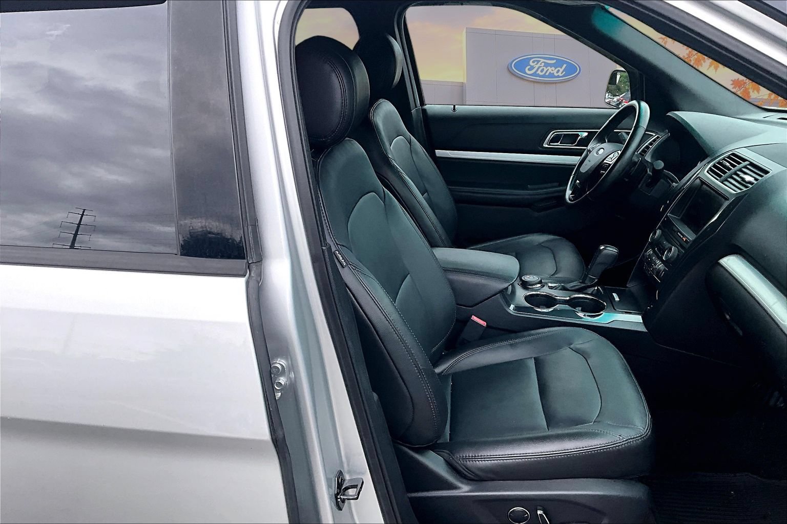 Used 2016 Ford Explorer XLT AWD/4WD image 30