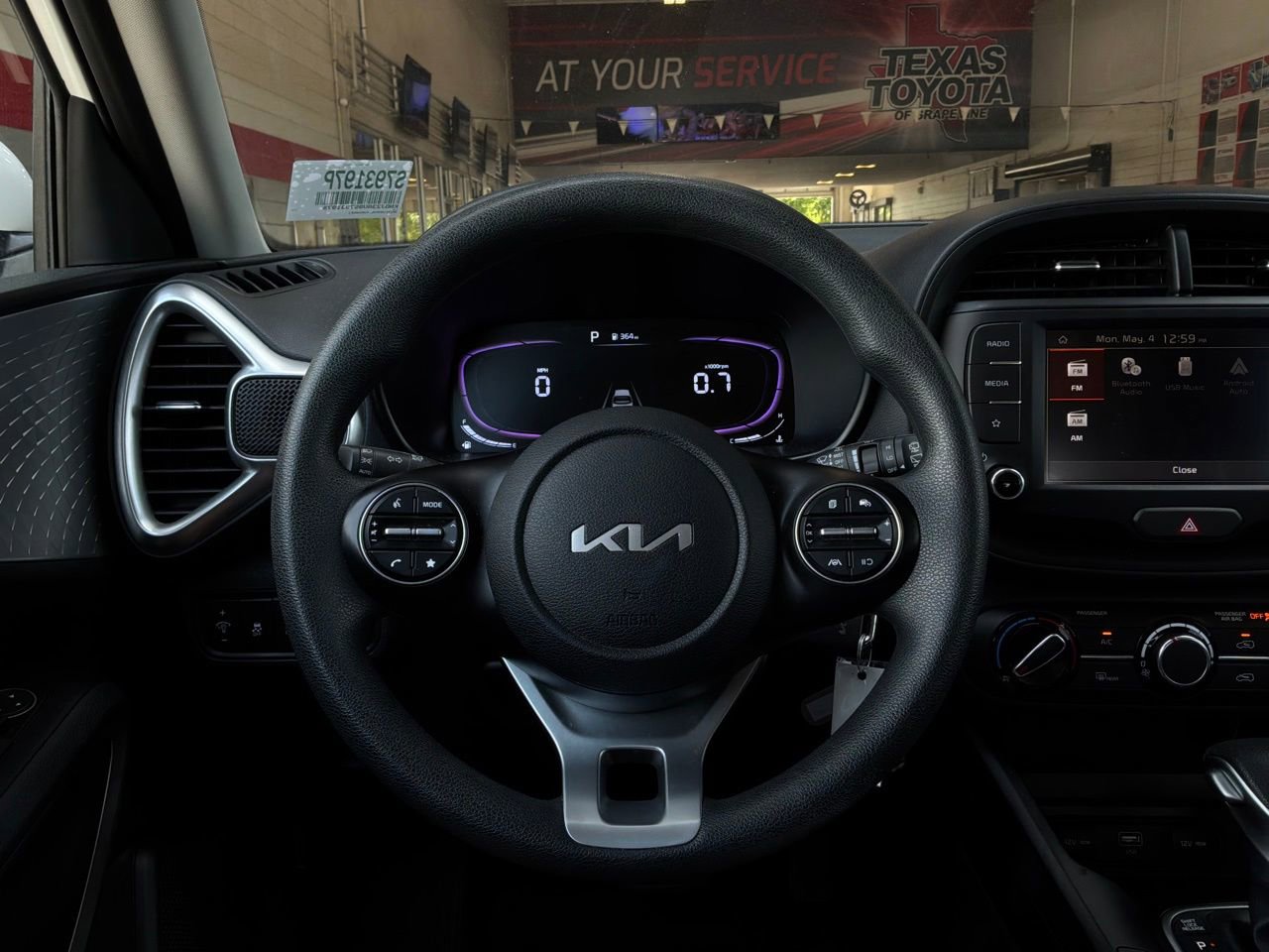 Used 2025 Kia Soul LX w/ LX Technology Package FWD image 30