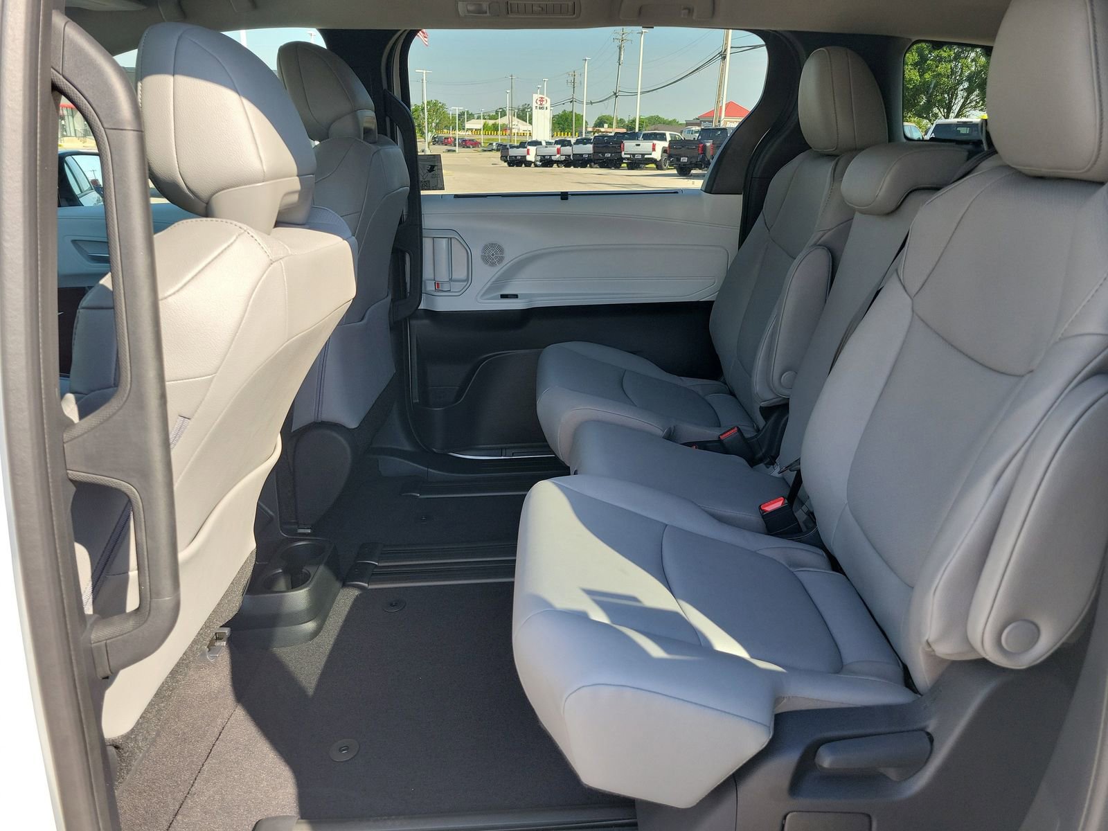New 2026 Toyota Sienna XLE FWD image 13