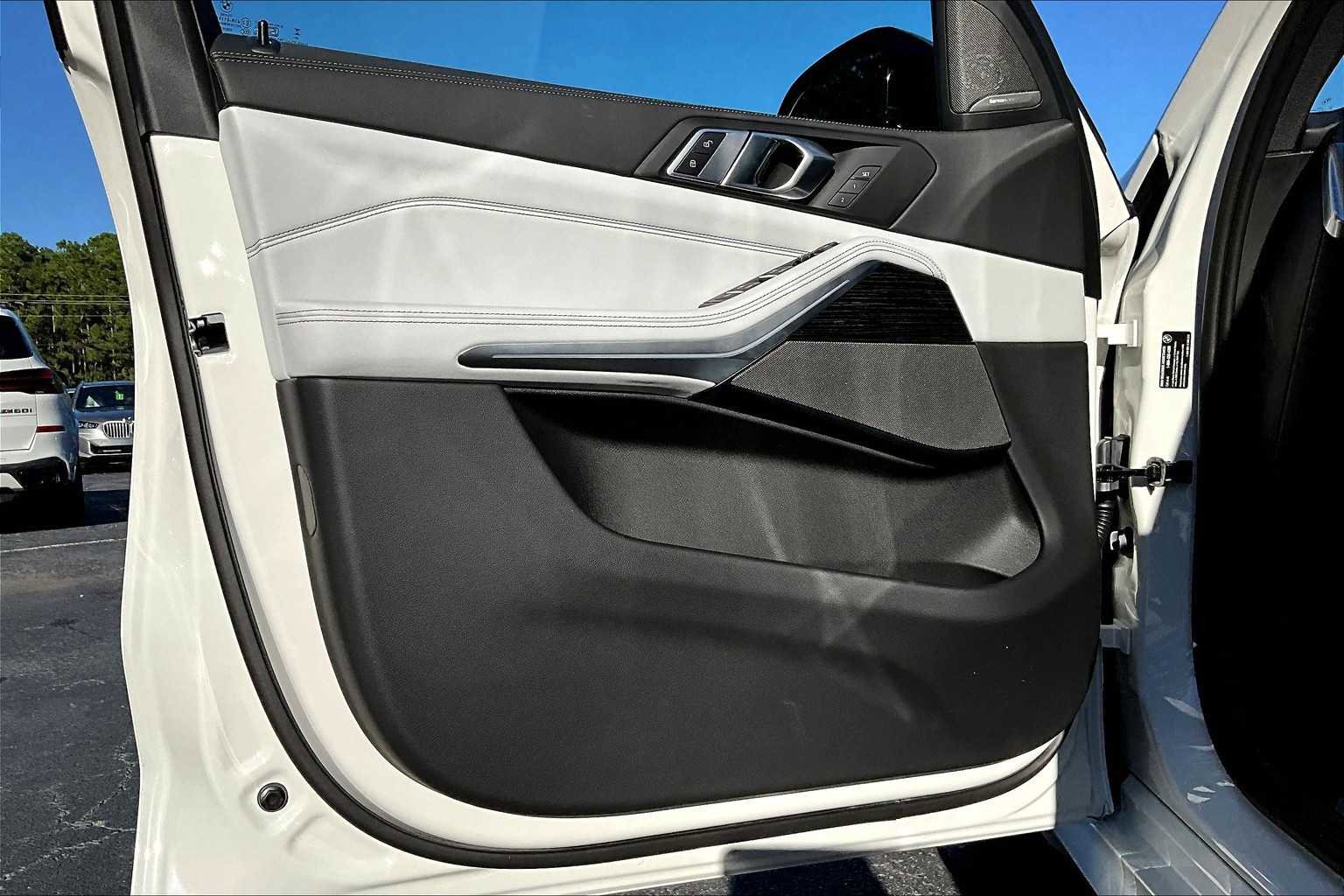 New 2026 BMW X5 xDrive40i w/ M Sport Package image 10