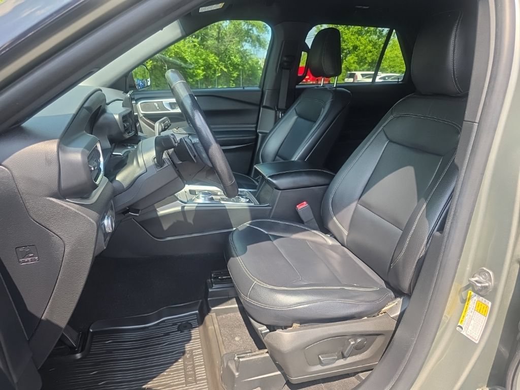 Used 2020 Ford Explorer XLT w/ Equipment Group 202A AWD/4WD image 15