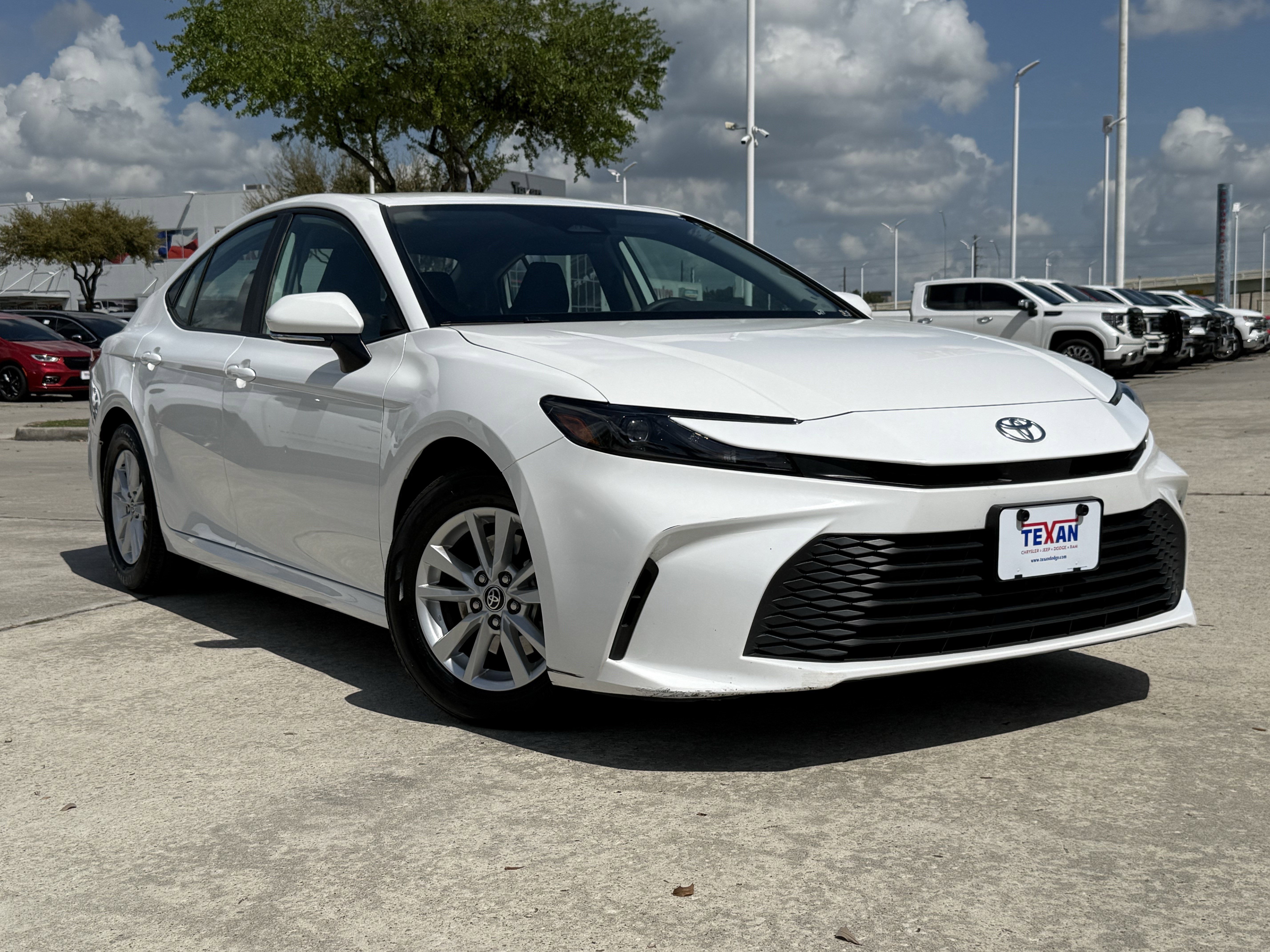 Used 2025 Toyota Camry LE image 2