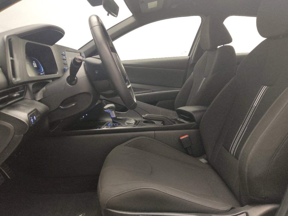 Used 2025 Hyundai Elantra Sport FWD image 17