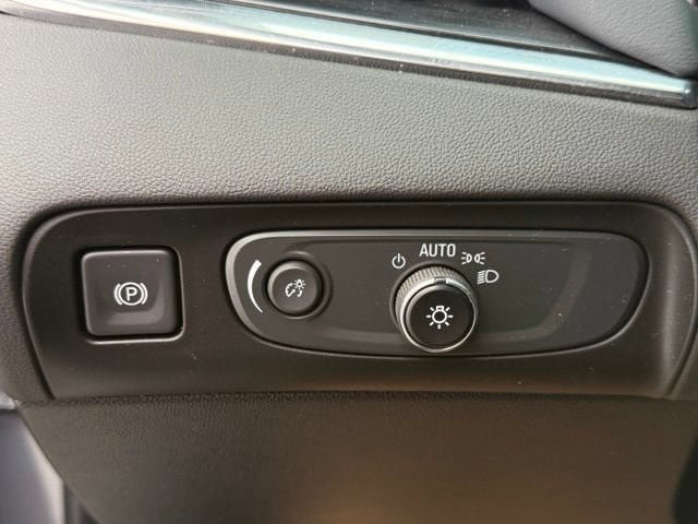 Used 2020 Buick Enclave Essence FWD image 24