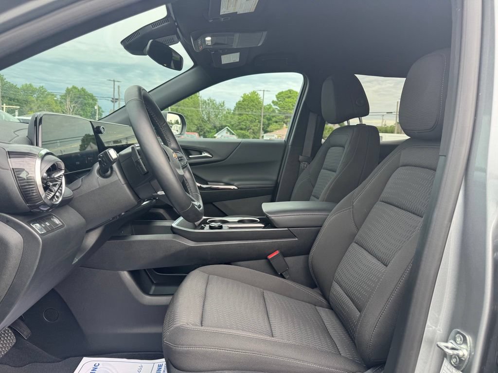Used 2026 Chevrolet Equinox LT FWD image 5