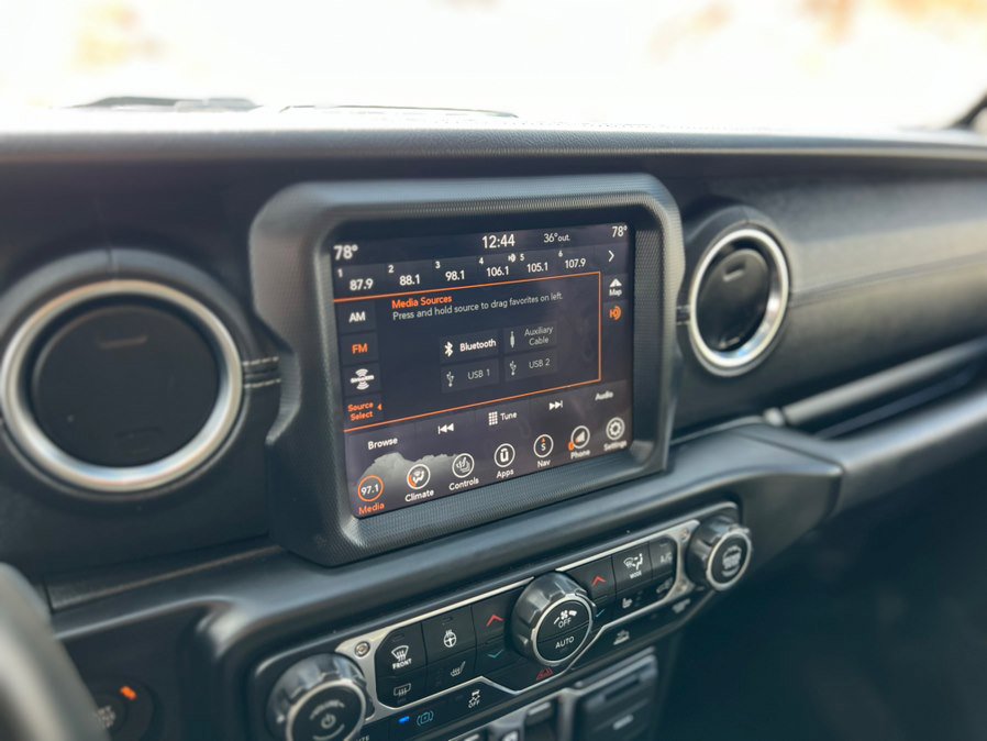 Used 2023 Jeep Wrangler Sahara w/ Cold Weather Group image 18