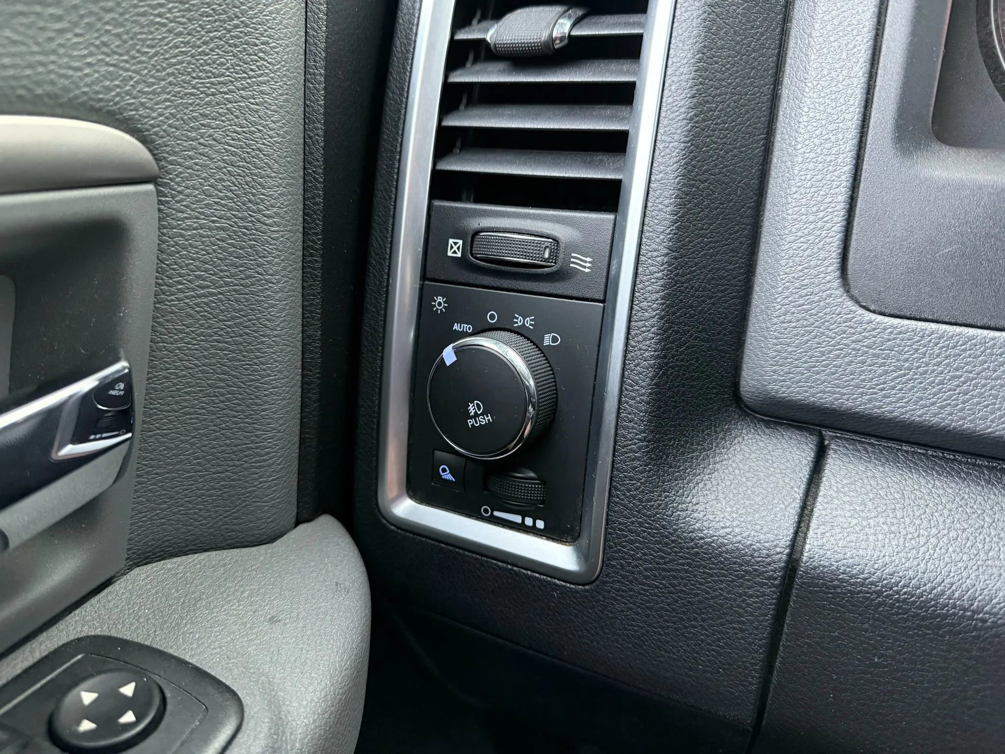 Used 2016 RAM 1500 Big Horn image 25