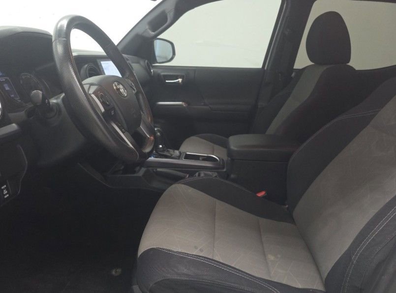 Used 2020 Toyota Tacoma TRD Sport w/ Technology Package image 25