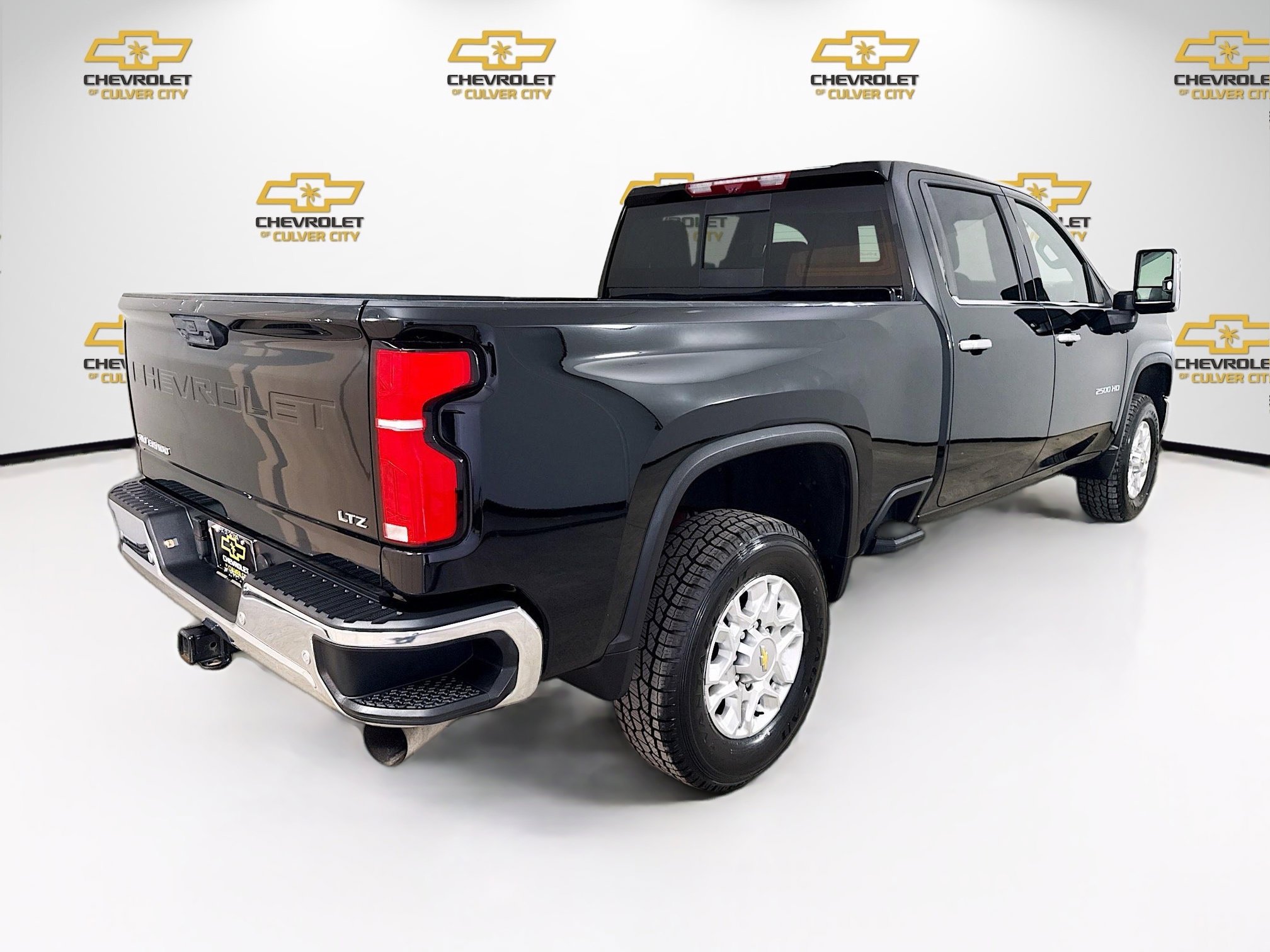 Used 2024 Chevrolet Silverado 2500 LTZ w/ LTZ Premium Package AWD/4WD image 7