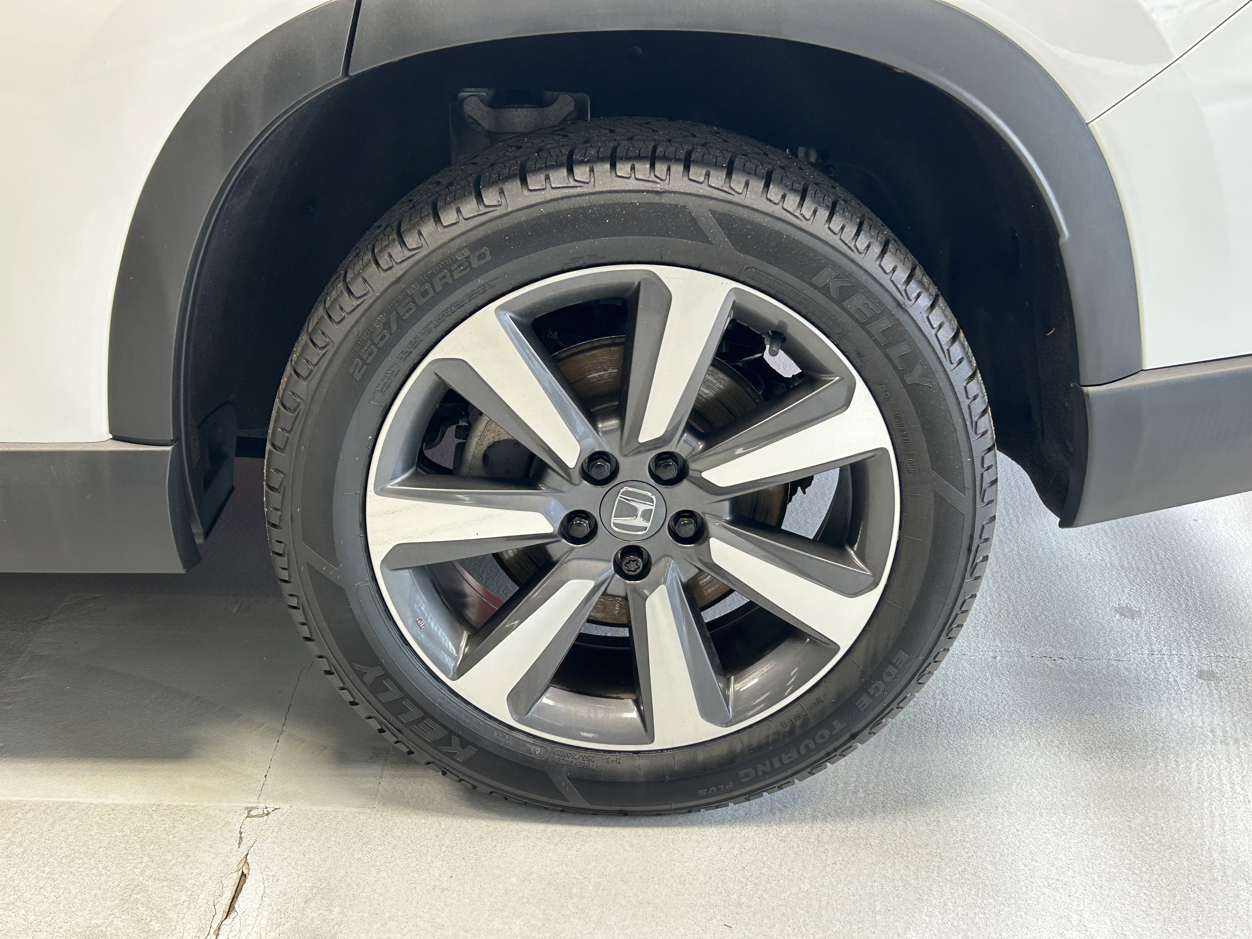 Used 2025 Honda Pilot Touring image 3