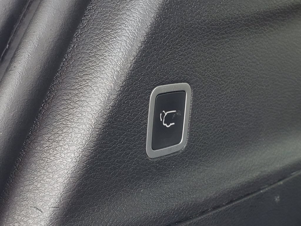 Used 2018 Chrysler Pacifica Limited FWD image 32