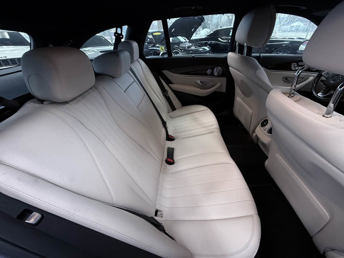 Used 2018 Mercedes-Benz E 400 4MATIC Wagon image 30