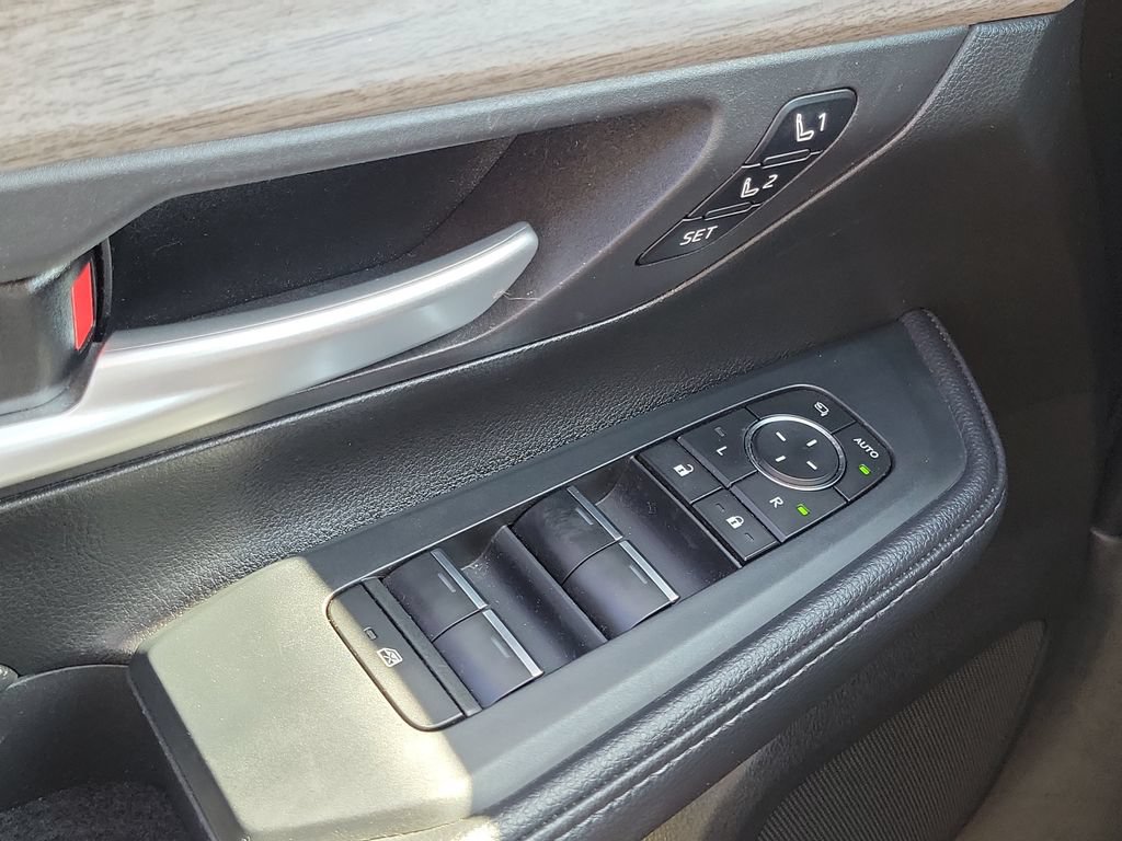 Used 2024 Toyota Grand Highlander AWD image 14