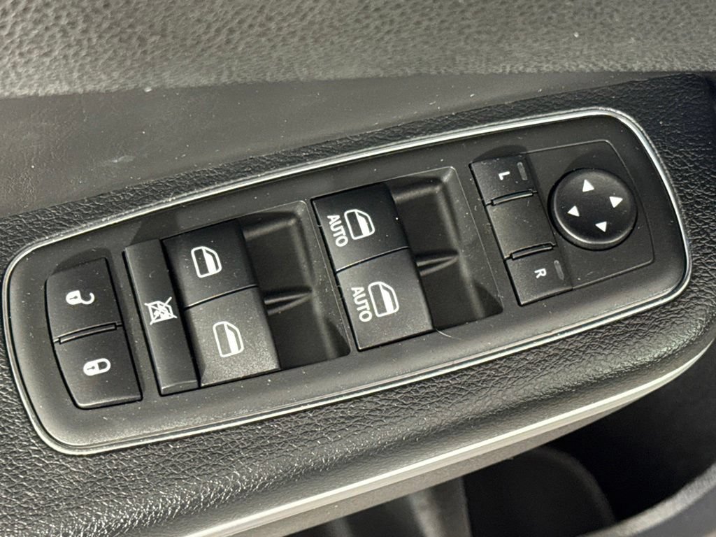 Used 2018 Chrysler 300 S w/ 300S Premium Group AWD/4WD image 33