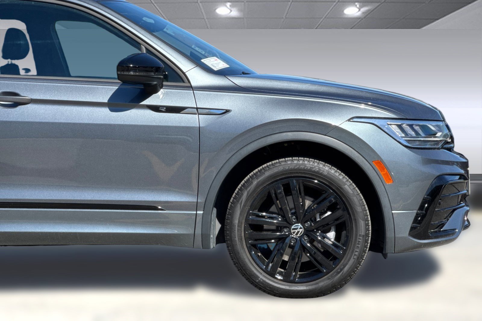 Used 2022 Volkswagen Tiguan SE R-Line image 22