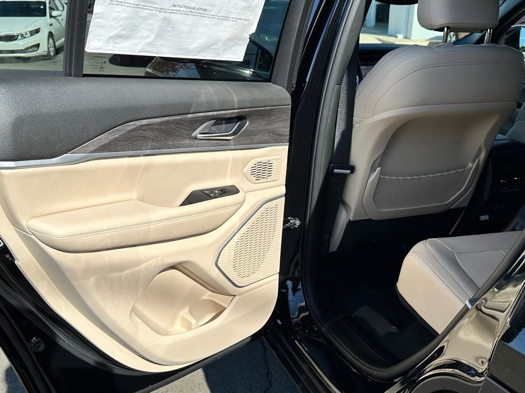 Used 2024 Jeep Grand Cherokee Limited 4xe w/ MOPAR Finishing Package AWD/4WD image 33