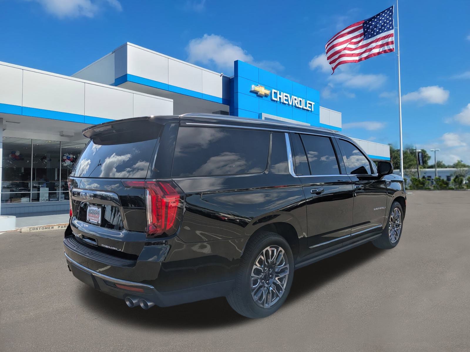Used 2023 GMC Yukon XL Denali Ultimate image 3