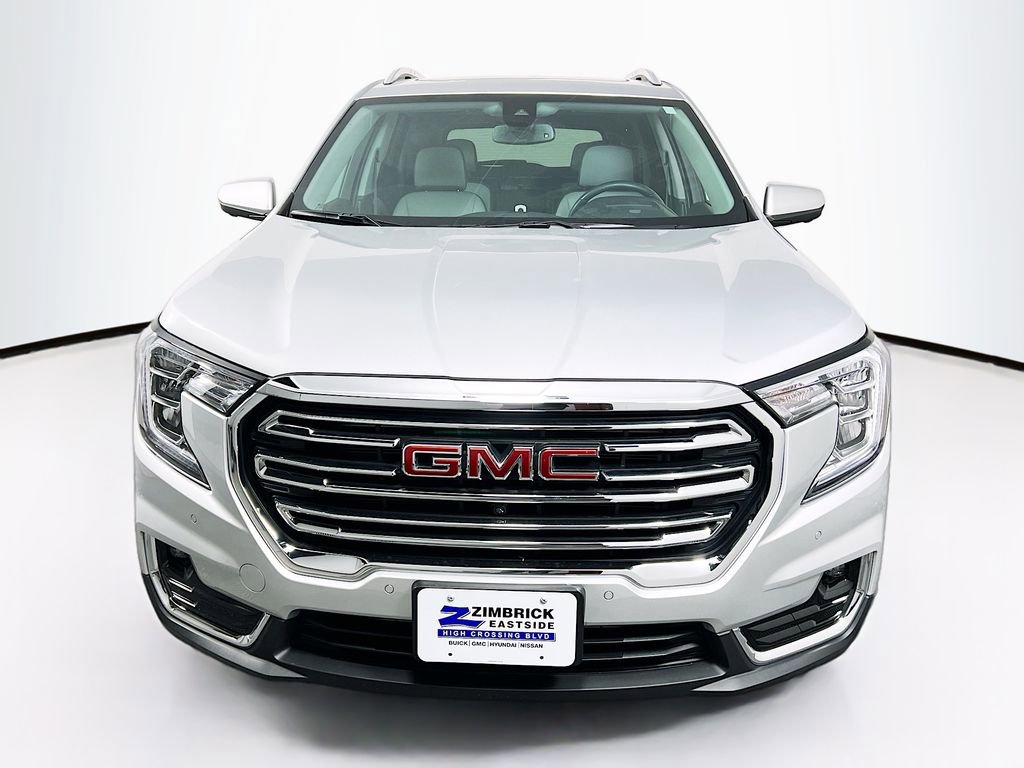 Used 2022 GMC Terrain SLT w/ Infotainment Package II AWD/4WD image 2