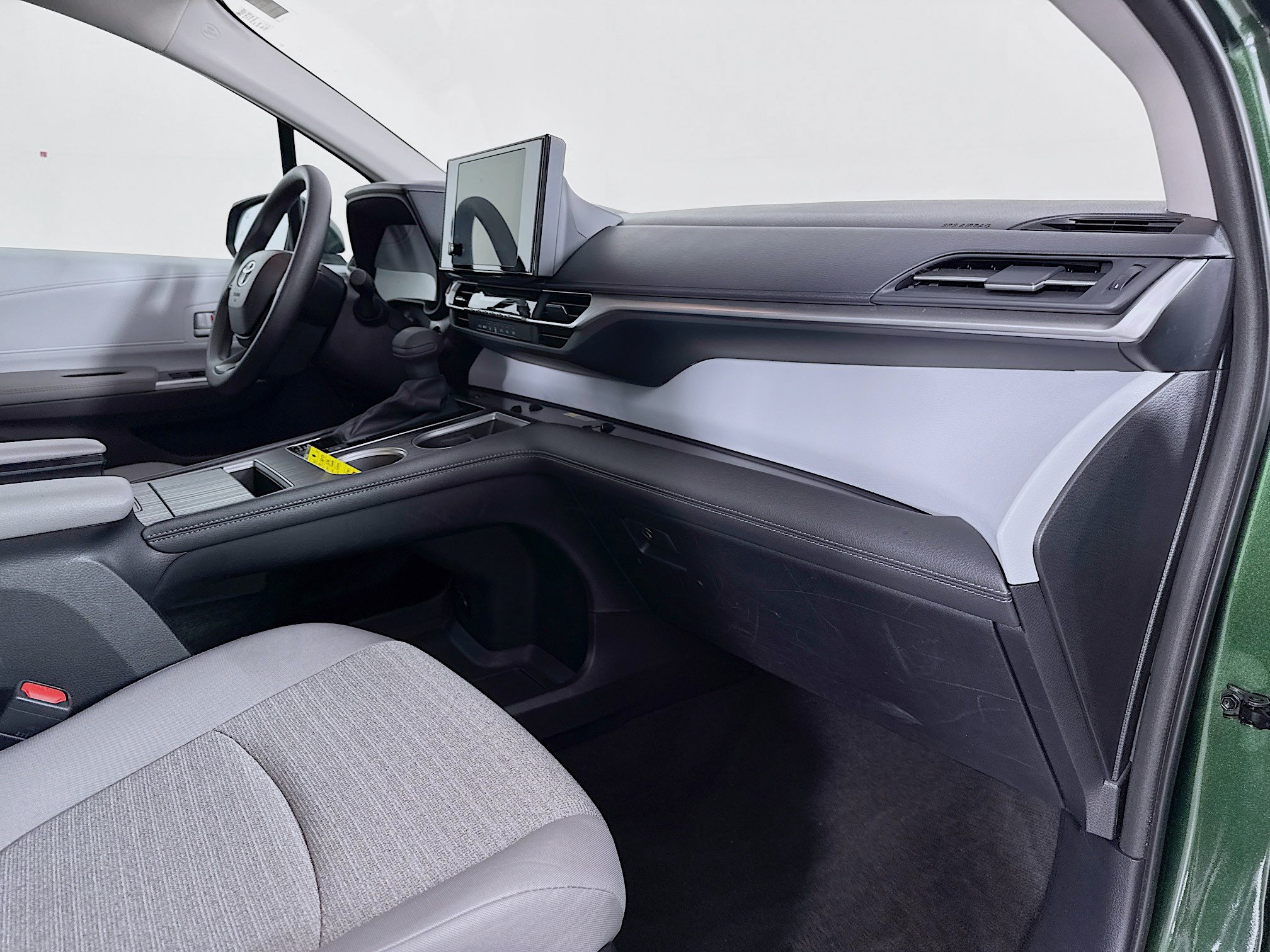 Certified 2026 Toyota Sienna LE FWD image 29