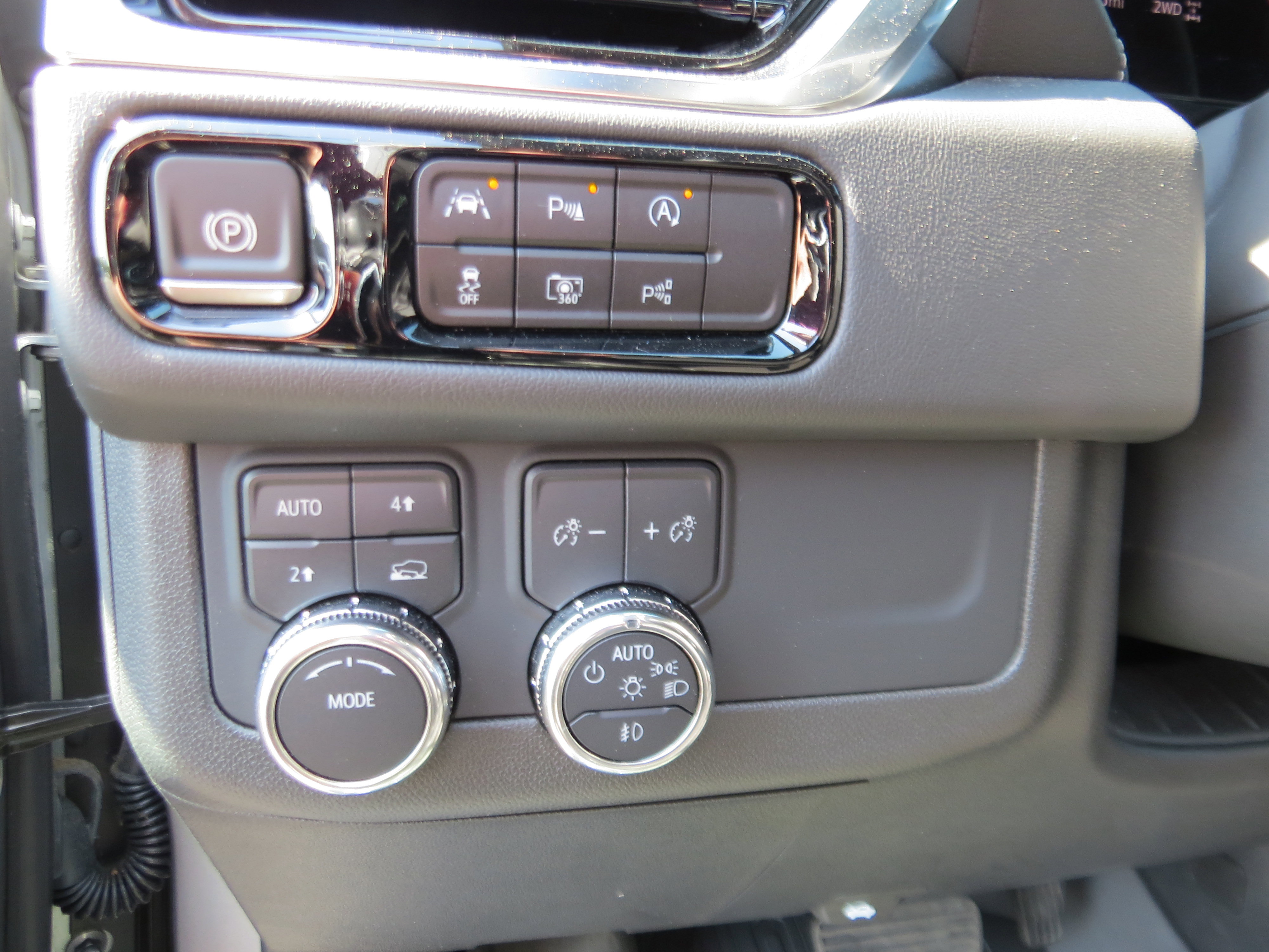 Used 2025 GMC Yukon XL Denali w/ LPO, Floor Liner Package AWD/4WD image 24
