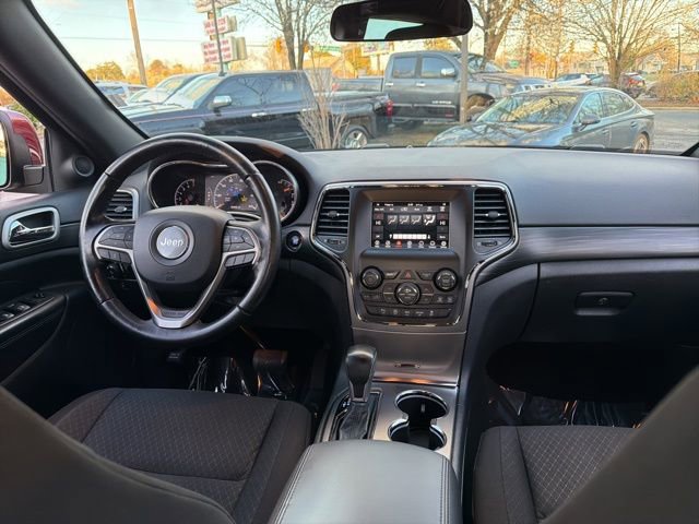 Used 2020 Jeep Grand Cherokee Laredo AWD/4WD image 13