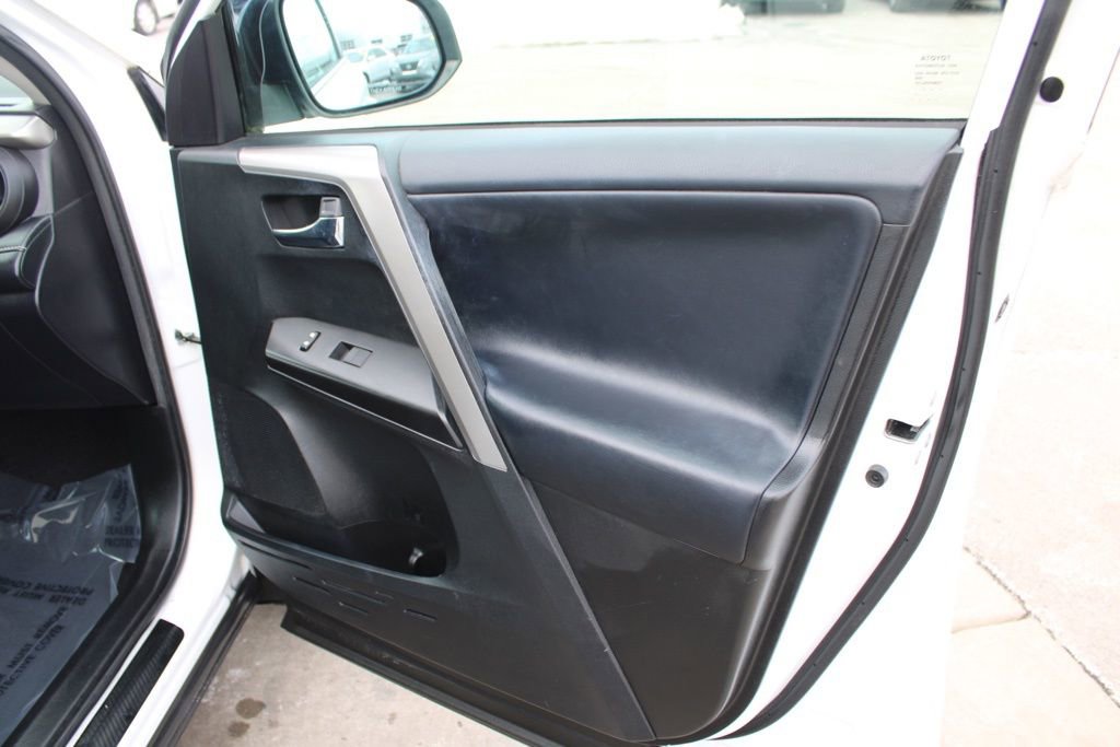 Used 2018 Toyota RAV4 XLE image 21