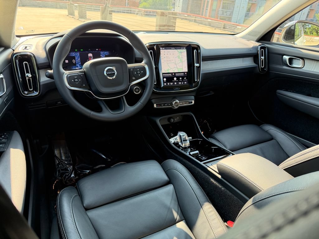 Certified 2023 Volvo XC40 B5 Plus w/ Protection Package Premier AWD/4WD image 12