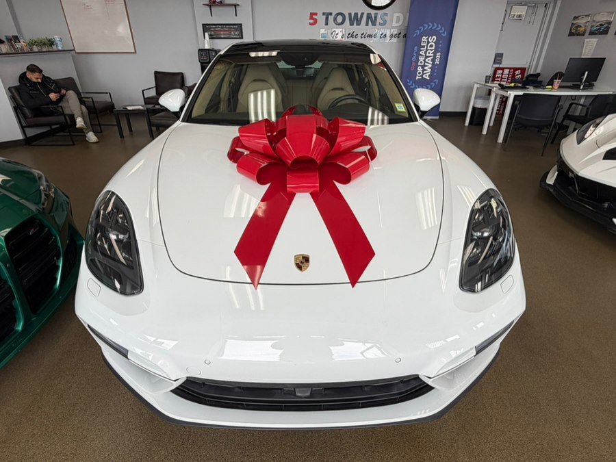 Used 2017 Porsche Panamera Turbo image 2