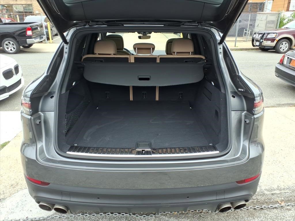Used 2023 Porsche Cayenne S image 10