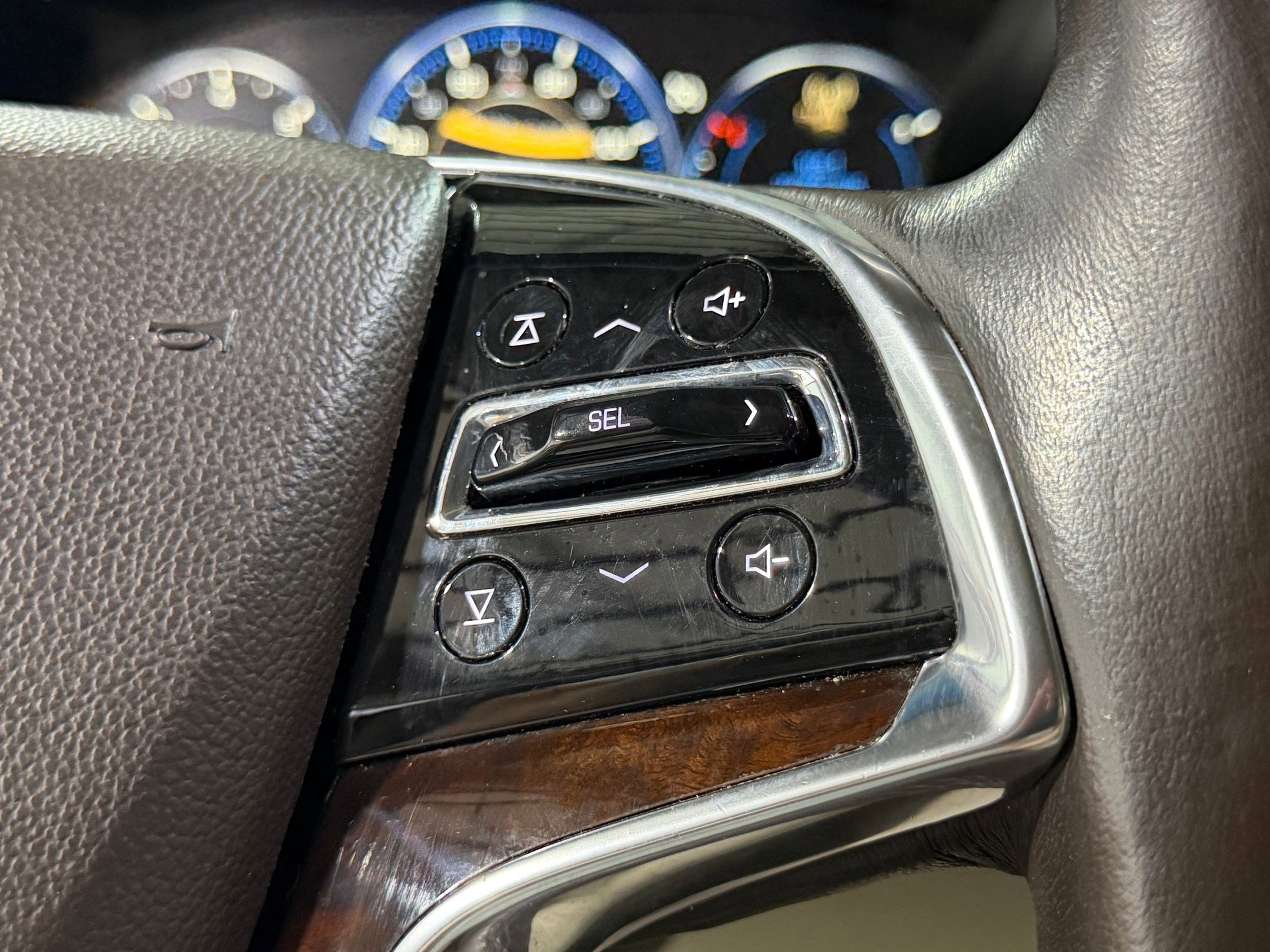 Used 2015 Cadillac Escalade Luxury AWD/4WD image 23