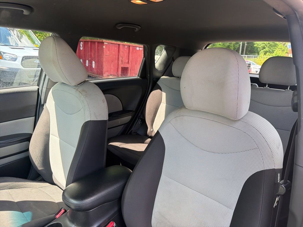 Used 2016 Kia Soul FWD image 16