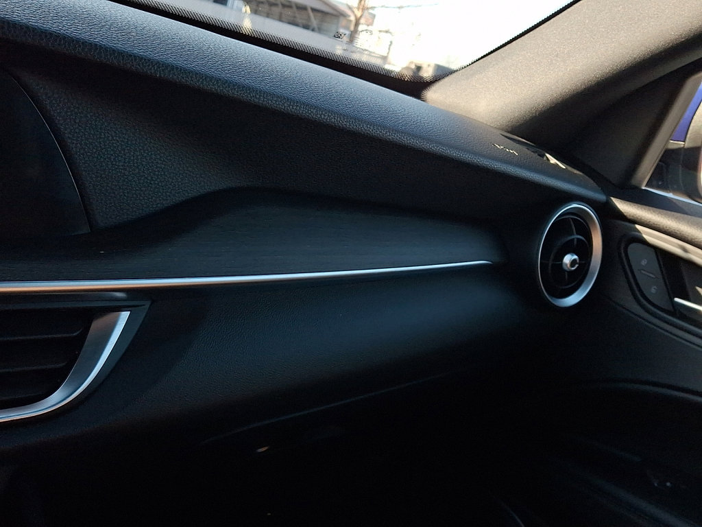 Used 2023 Alfa Romeo Stelvio Ti image 31