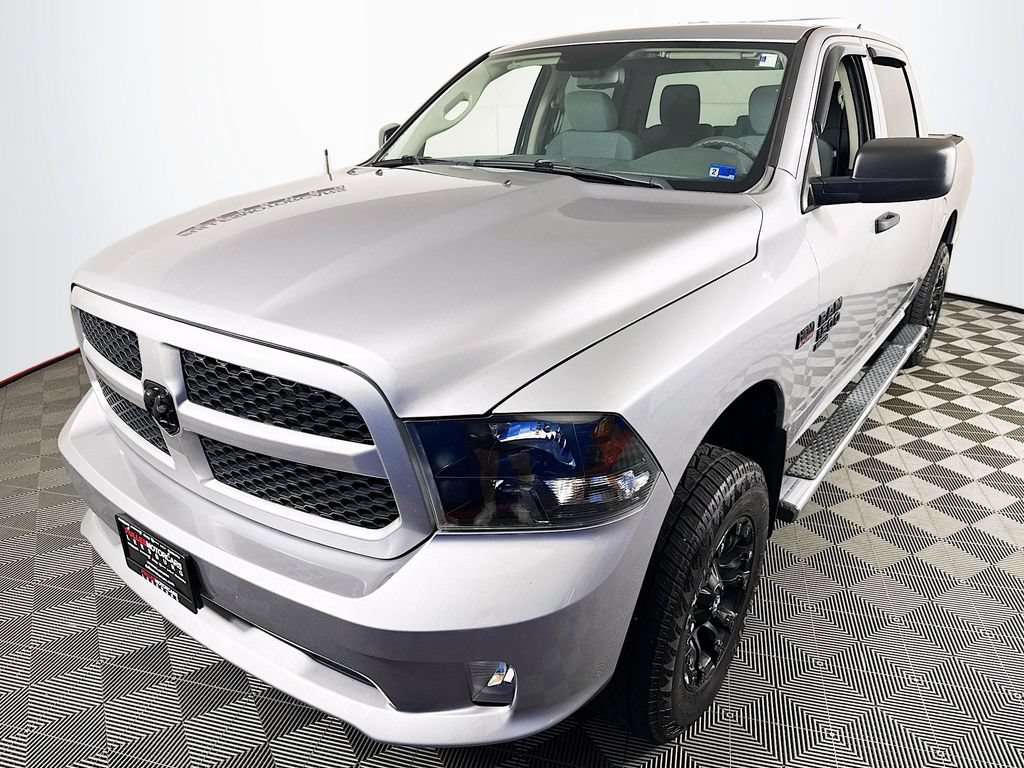 Used 2019 RAM 1500 Express w/ Express Value Package AWD/4WD image 3