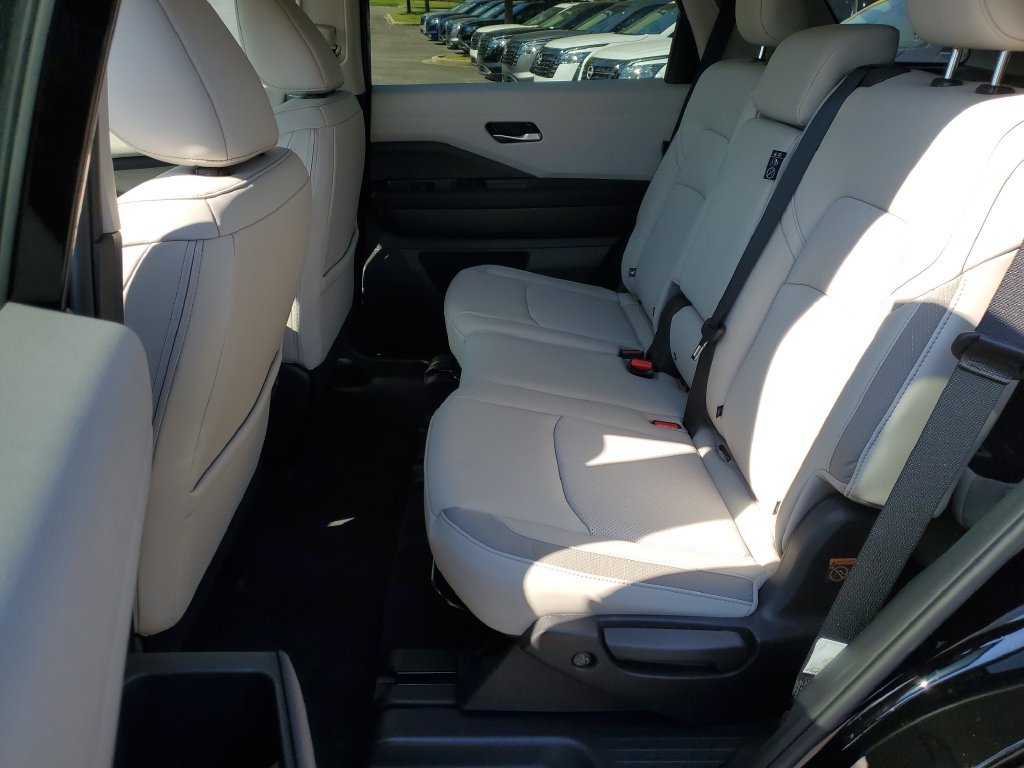 New 2026 Nissan Pathfinder SL FWD image 13