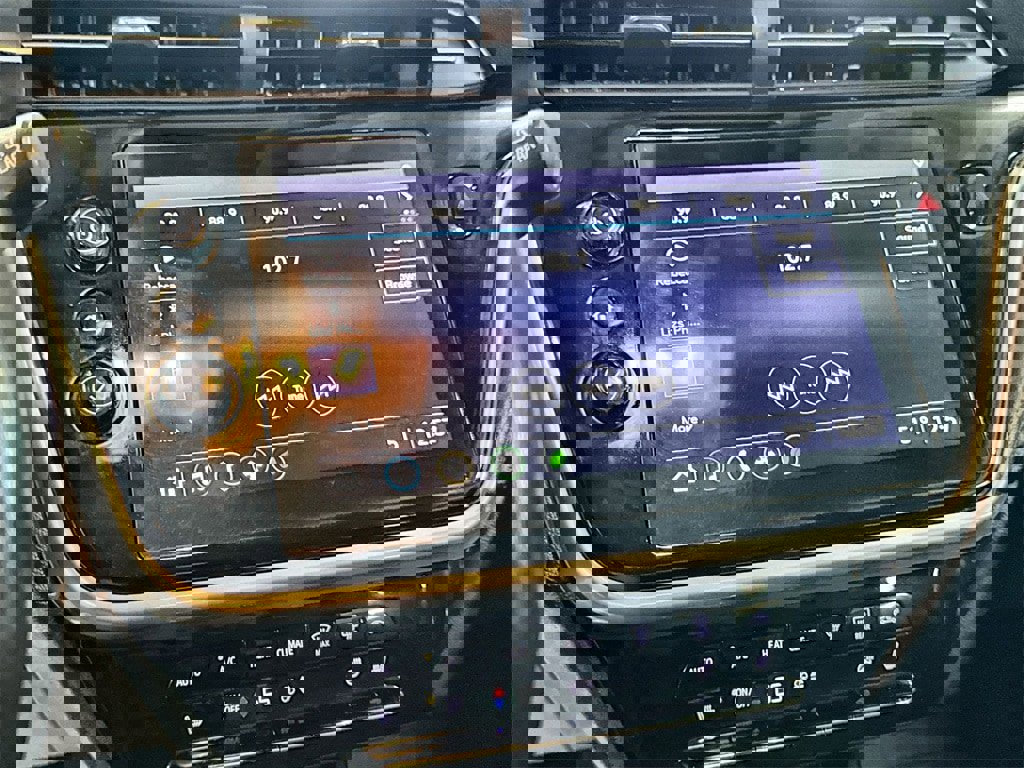 Used 2022 Chevrolet Bolt EUV LT w/ Comfort Package image 19