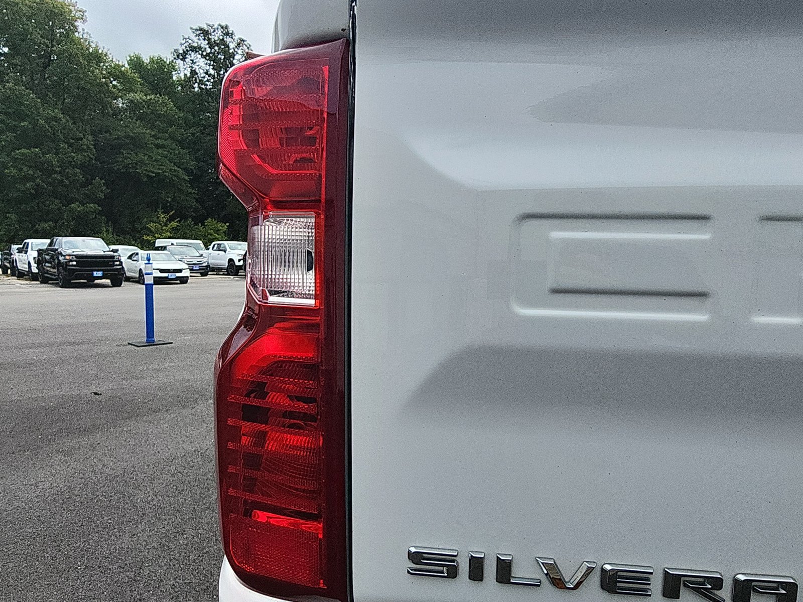 Used 2023 Chevrolet Silverado 1500 LT AWD/4WD image 13