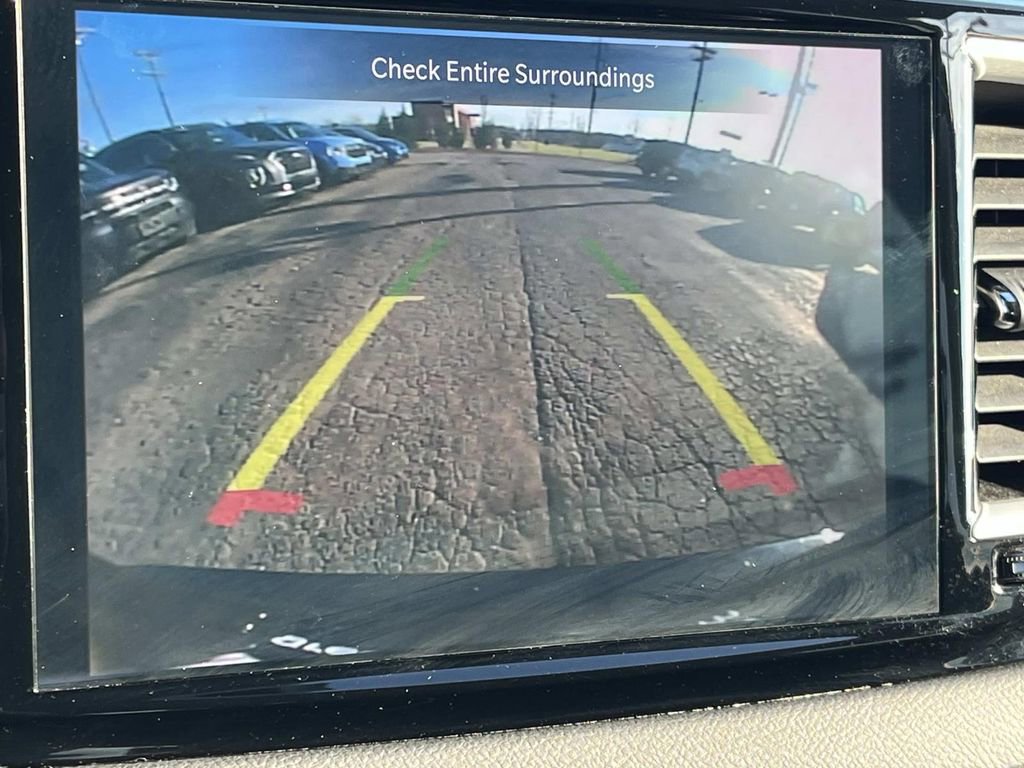 Used 2024 Chrysler Pacifica Touring-L image 39