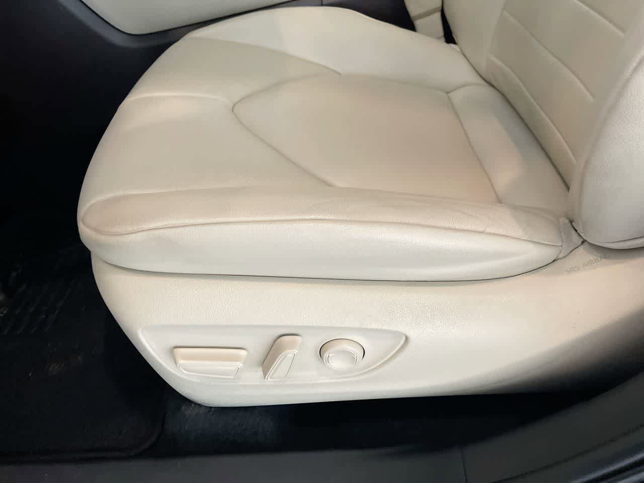 Used 2021 Toyota Highlander XLE AWD/4WD image 12