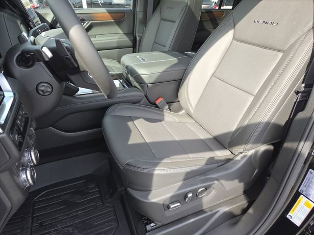 New 2026 GMC Yukon XL Denali w/ Denali Reserve Package image 39