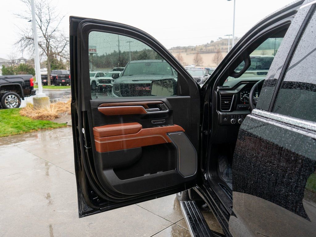 Used 2025 GMC Sierra 1500 Denali Ultimate image 18