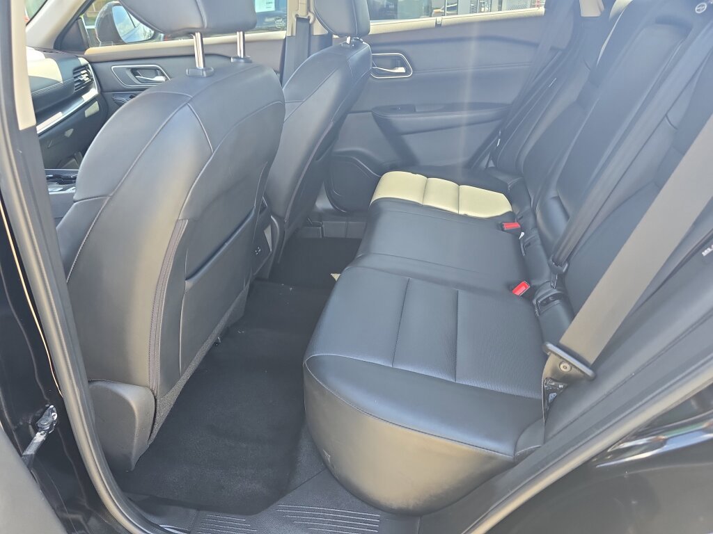 Used 2021 Nissan Rogue SV w/ Premium Package image 12