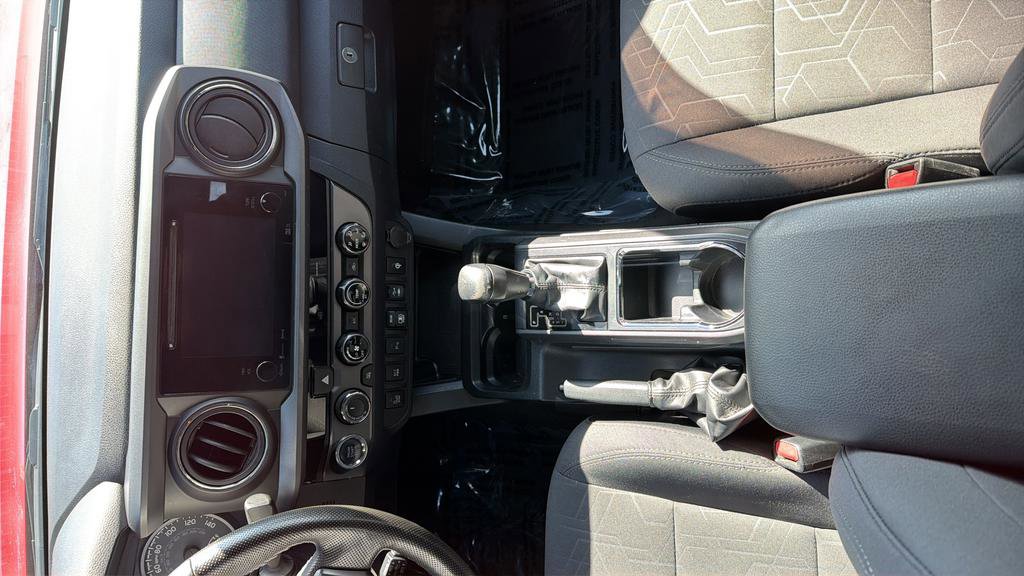 Used 2018 Toyota Tacoma TRD Off-Road w/ Technology Package AWD/4WD image 19