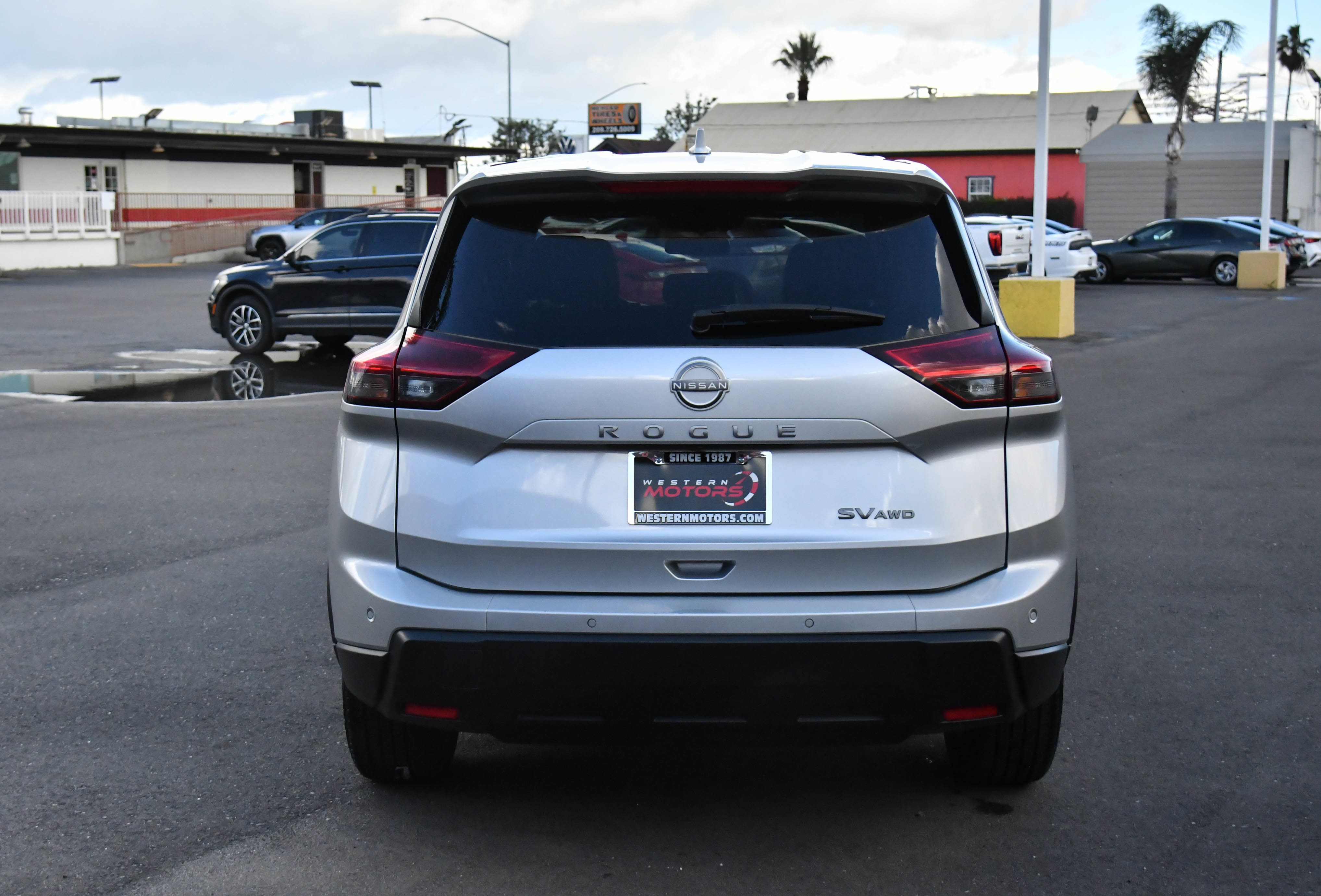 Used 2024 Nissan Rogue SV image 7