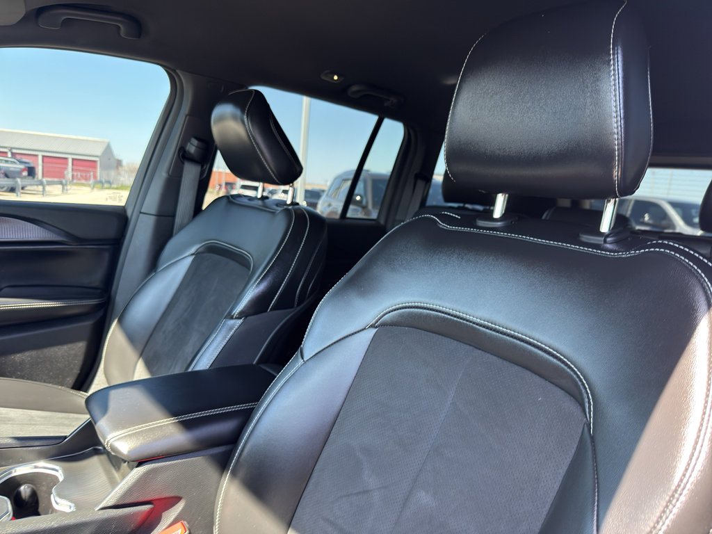 Used 2024 Jeep Grand Cherokee Altitude AWD/4WD image 26