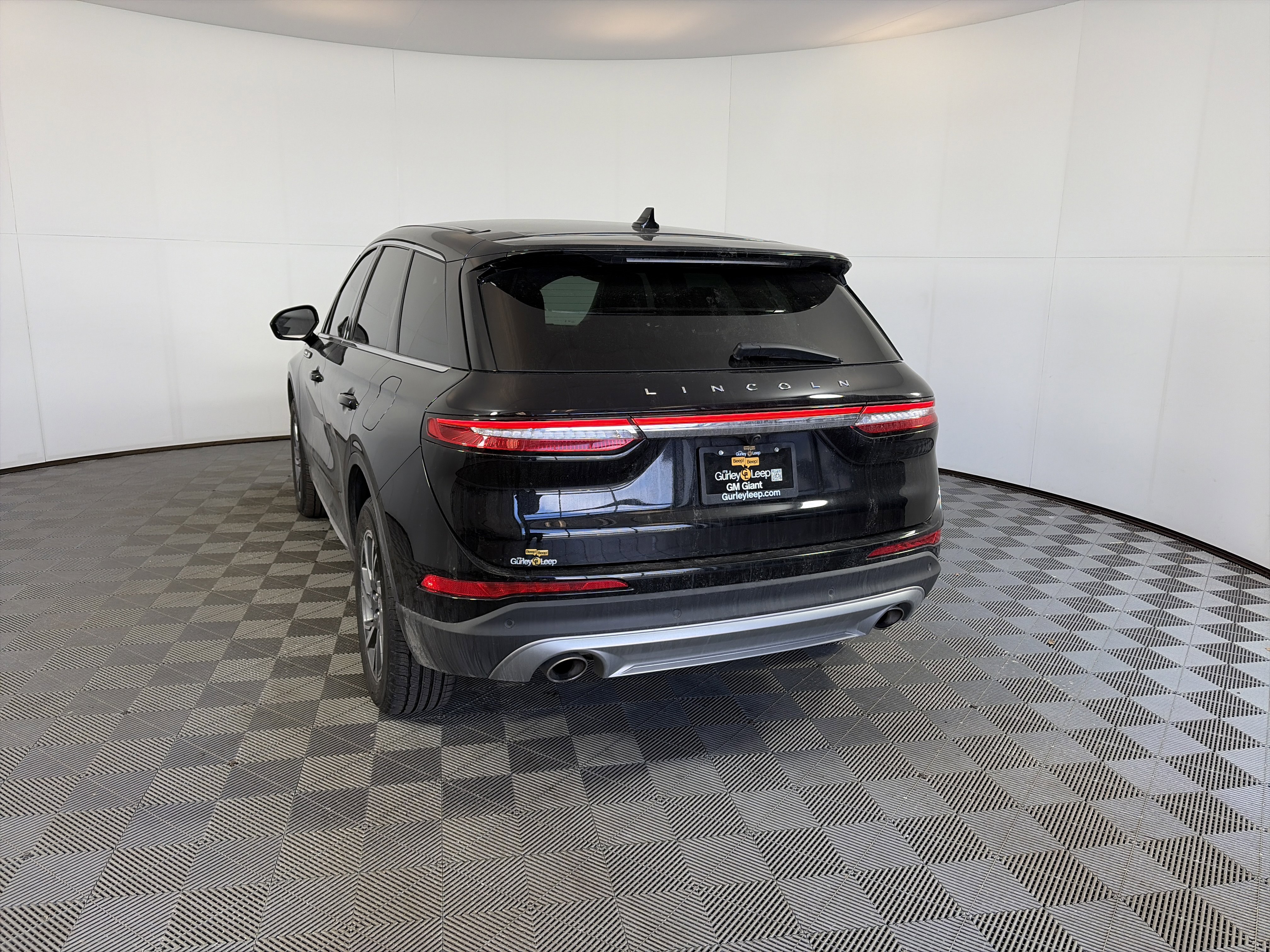 Used 2025 Lincoln Corsair AWD image 3