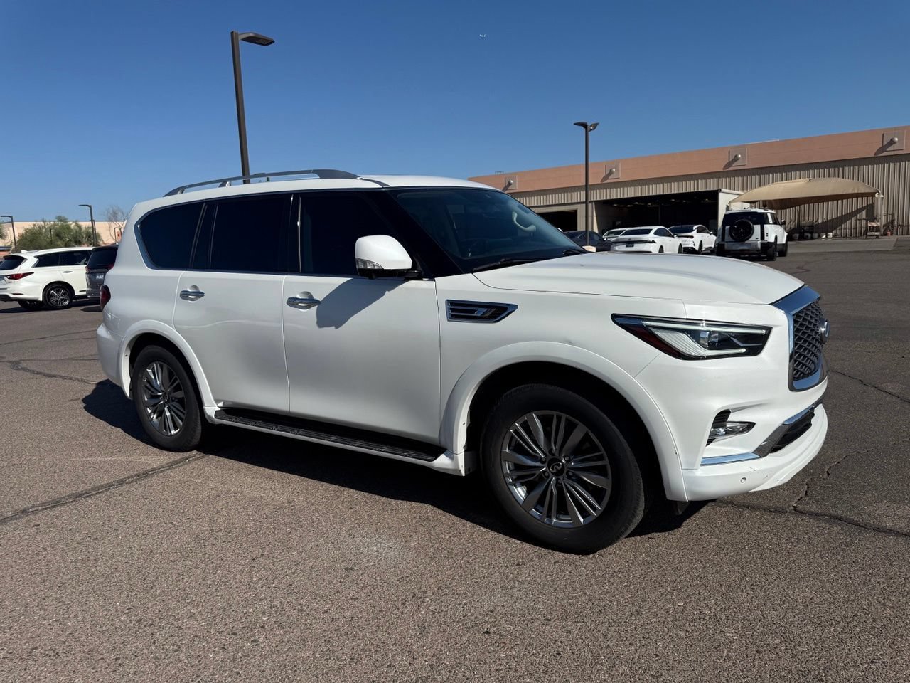 Used 2022 INFINITI QX80 Luxe w/ Cargo Package AWD/4WD image 3