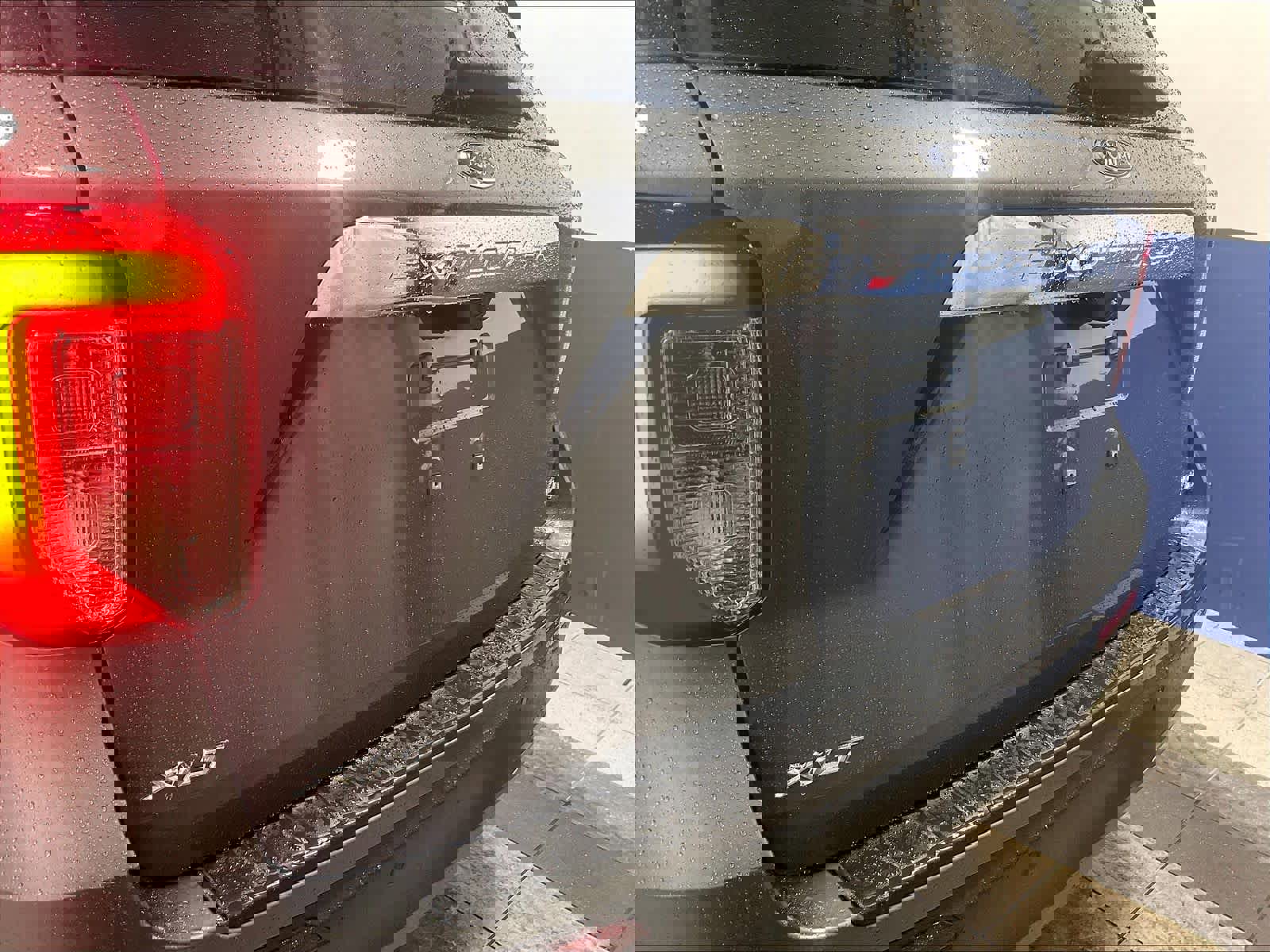 Used 2023 Ford Explorer XLT w/ Equipment Group 202A image 28