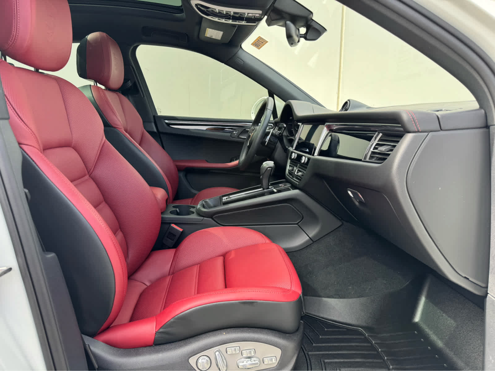 Used 2026 Porsche Macan S AWD/4WD image 33